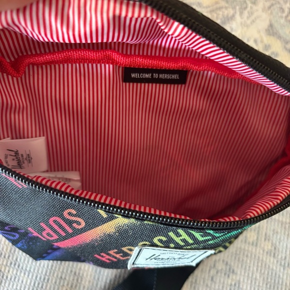 Herschel Supply Company rainbow hip pack/cross body bag. Preowned condition. - Picture 4 of 7